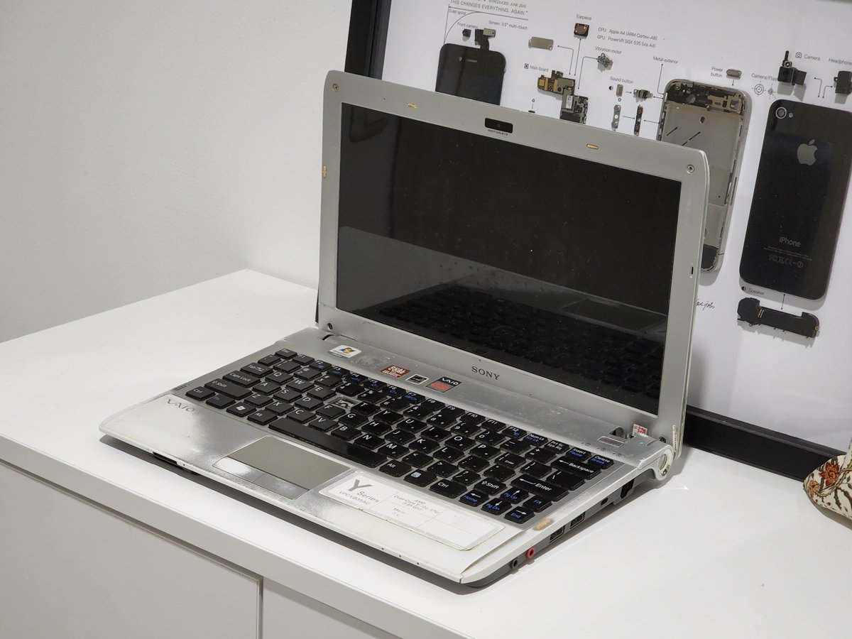 sondesix's tweet photo. Here's that "Windows laptop" Apple wants us to believe. https://t.co/9k5NmxWYTw