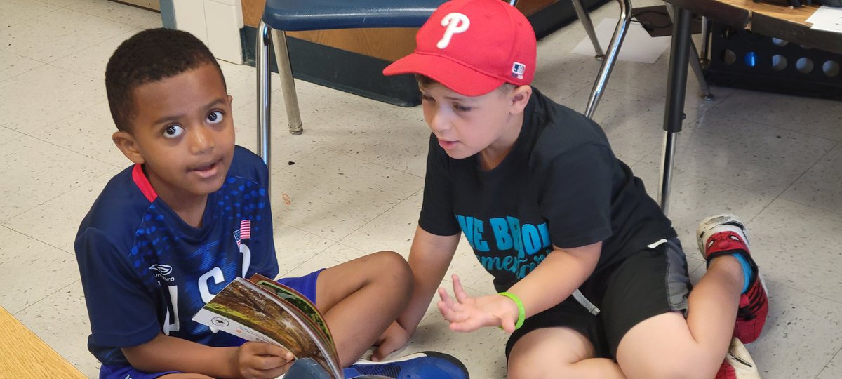 libattsmith's tweet image. Kindergarteners sharing their love of books! 💜 @Pinebrookgcsd @PettiferSuz @GreeceCentral