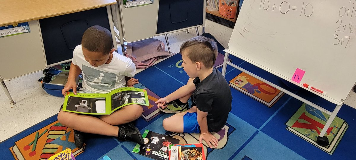 libattsmith's tweet image. Kindergarteners sharing their love of books! 💜 @Pinebrookgcsd @PettiferSuz @GreeceCentral