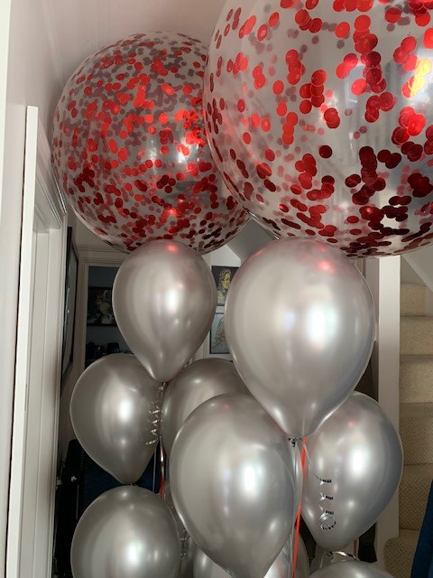 Balloon Confetti🎈Sent to us by Nikki @ Balloonwise. Gold, rose gold and red 20 &amp; 30mm metallic rounds perfect for balloon filling and table decorating😍Available in 10+ colours in 10,20,30 mm and 17x17 squares💫