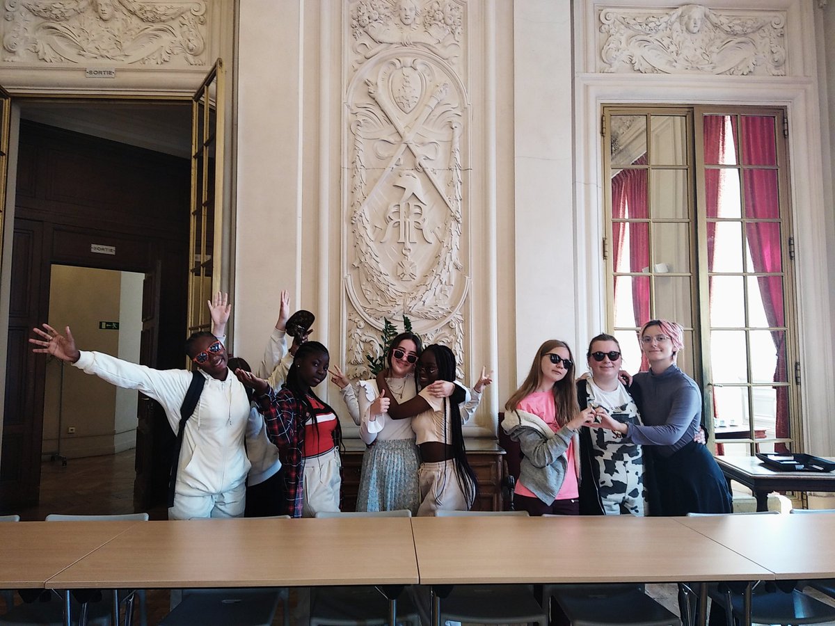 ReimsRep's tweet photo. Liberté égalité fraternité au grand salon mars de la mairie Reims https://t.co/mAXScApQlp