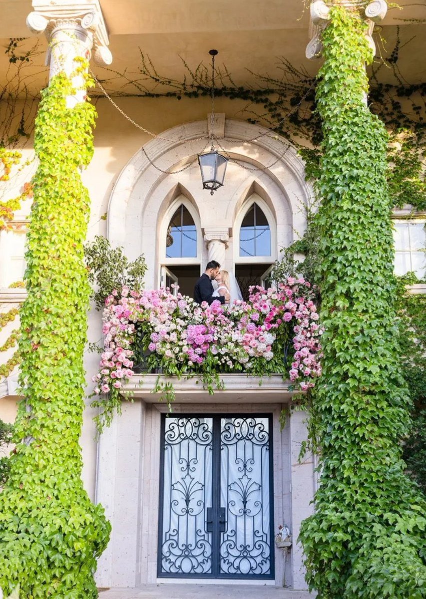 SebastianLach's tweet photo. Happy ever after do exist! #BritneyWedding @britneyspears https://t.co/OiE6KvqJed