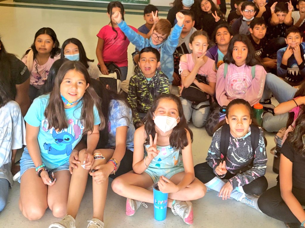 JJHansen26's tweet photo. Last DAY of Summer School for these FABULOUS Hornets that displayed amazing character! You got this! Enjoy your summer! #TeamSISD #ConquerFromWithin https://t.co/Uu1Ad5Rn1s