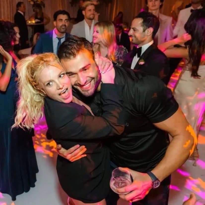 Ary_vrey's tweet photo. #britneywedding https://t.co/MZF8n0JdWW