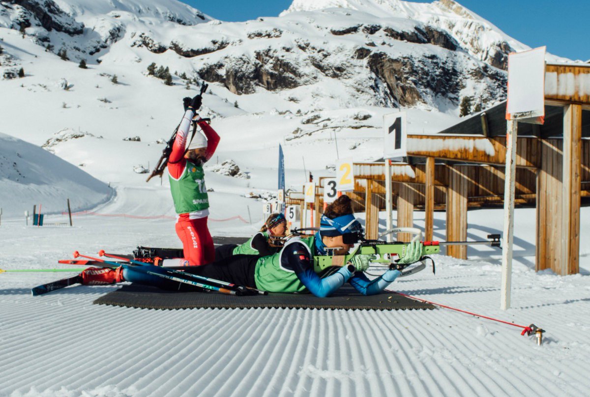 EEEsquí tweet media