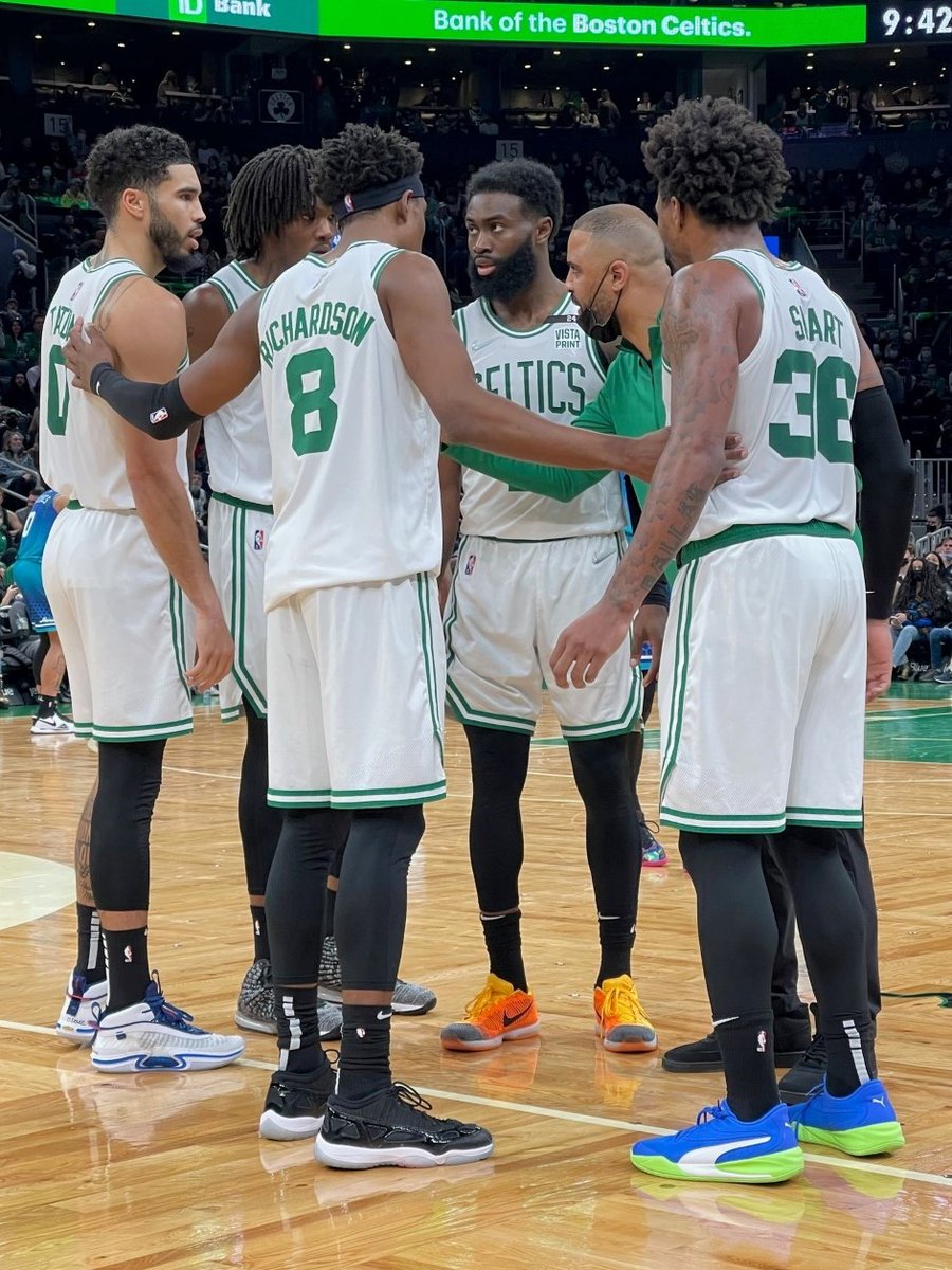 sentientjet's tweet image. The entire Sentient Jet team is ready for Game #4 of the @NBA Championship – are you? We’re proud to be the Official Private Jet Partner of the Boston @celtics and can’t wait to see #Banner18! 📷: Sentient Jet President &amp;amp; CEO @andrewcollinst #SentientJet #BleedGreen #AllAbout18