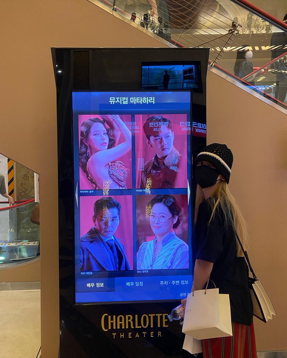 solarkeem_bot's tweet photo. [📸] 2022.06.10

mulgokizary 인스타그램 

"친구들 멋지다 멋지다💕👍 공연 너무 잘봤어!"

🔗https://t.co/LbwN0CB6vI

#솔라 #SOLAR
@RBW_MAMAMOO https://t.co/hjUnbSSJS7