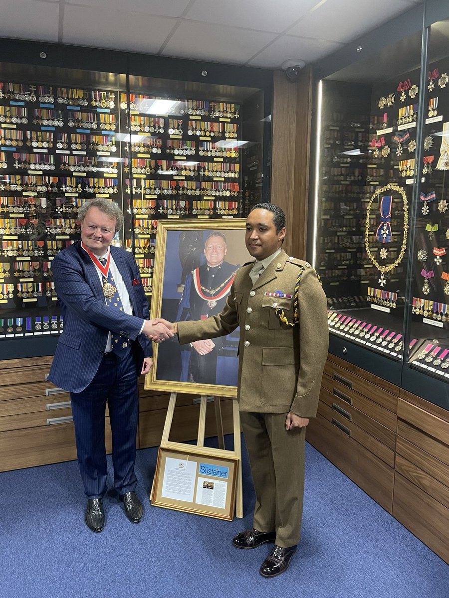 hutchings_si's tweet photo. A very productive day with tri-service logistic leads and the @Carmen_Company to discuss ways and means of funding Associate Freeman membership for our people. Presentation of a Past Master painting of our departed friend Paul Holder too. #wearetherlc #wesustain #armylogistics https://t.co/Ip0PwZ1YB2