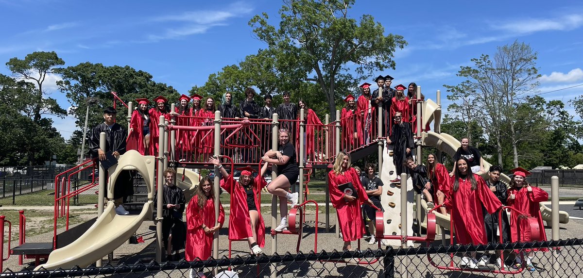 BayElementary's tweet image. Back at Bay before they graduate High School! ♥️🎓🤩 #Seniors @PatMedSchools