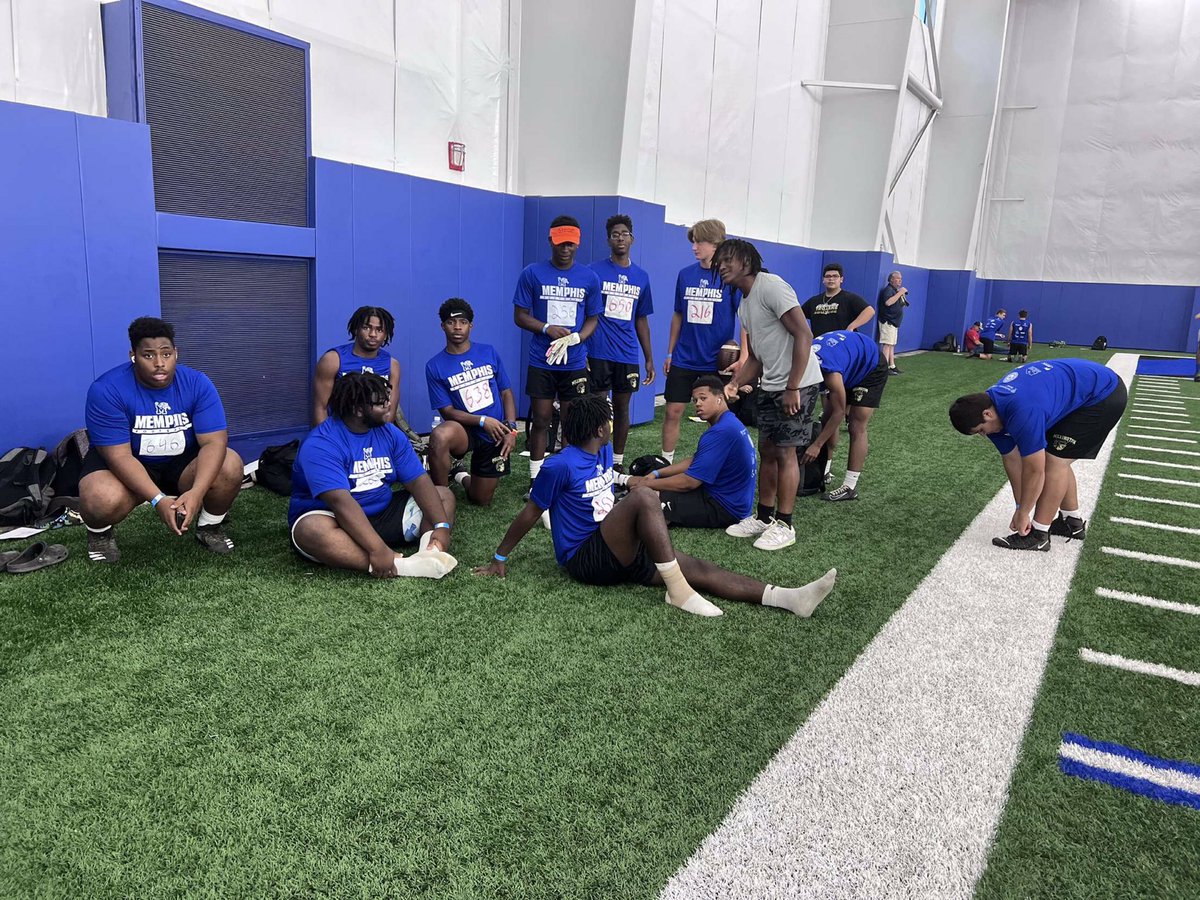 jtmuneyy1's tweet photo. Enjoyed being at the university of Memphis camp learning more about football &amp; my position &amp; my craft &amp; competing at a high level. @MemphisFB @RSilverfield https://t.co/V9T1A5SCkV