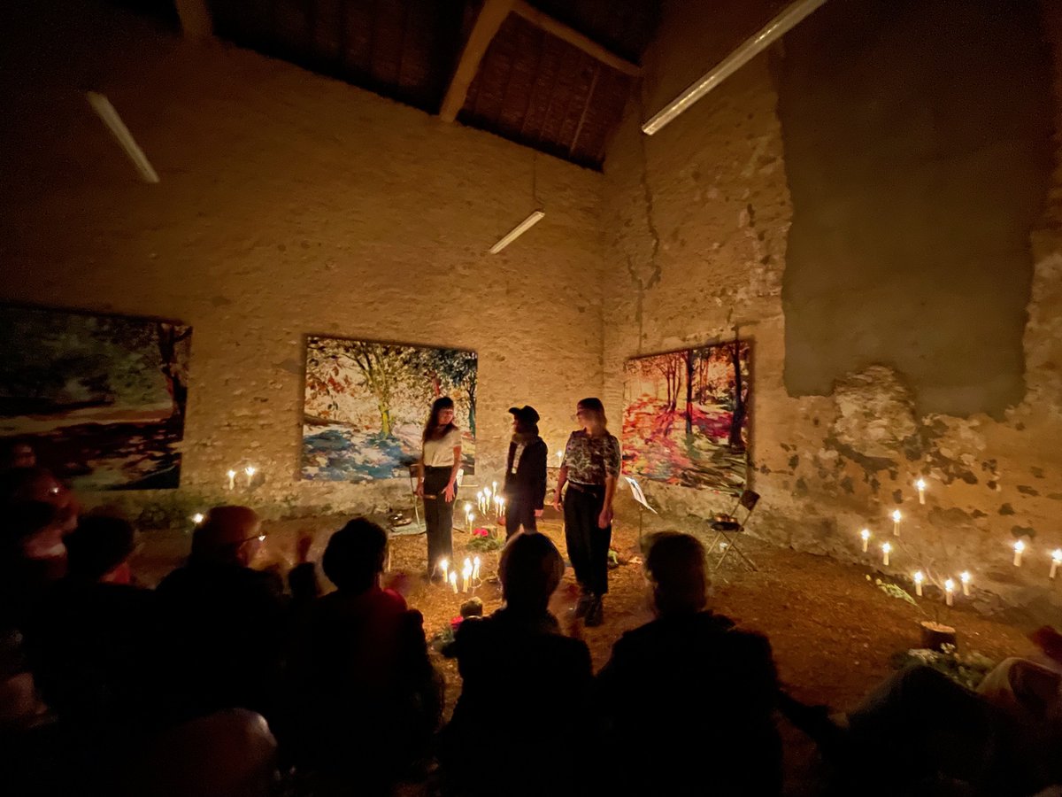 [Floralia] Après une semaine de création à la Luciole, Floralia est né dans l’écrin du Moulin Blanchard. Ce spectacle ne saurait exister sans la formidable équipe artistique et technique grâce à qui un nouveau spectacle est né et va vivre.
Prochain épisode le 21 juin à Paris …