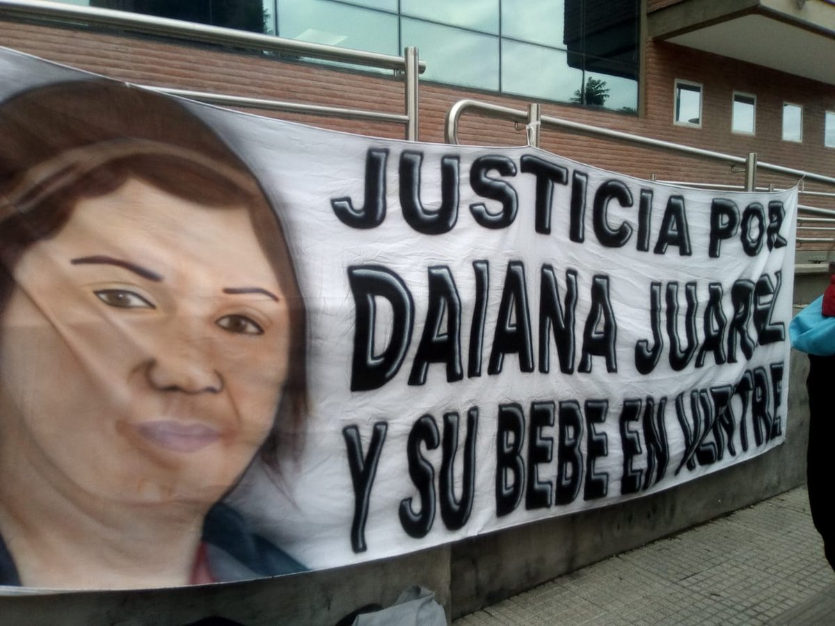 CasaMujeresTuc's tweet photo. En Tribunales esperando sentencia por el #femicidio de #DaianaJuarez
#JusticiaxDaiana
#PerpetuaparaBraian https://t.co/7CyywIvby4