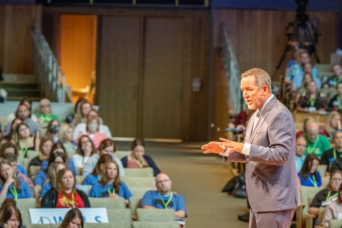 theSMSD's tweet image. More than 1,500 educators in our community gathered this week for a one-of-a-kind professional development opportunity centered around helping students achieve their full potential. #SMSDPLCInstitute 
smsd.org/about/news-arc… @DrMJHubb @dstubblefield