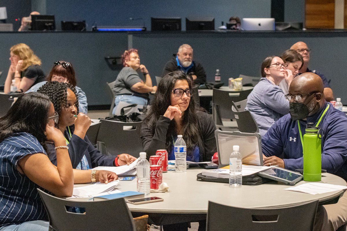 theSMSD's tweet image. More than 1,500 educators in our community gathered this week for a one-of-a-kind professional development opportunity centered around helping students achieve their full potential. #SMSDPLCInstitute 
smsd.org/about/news-arc… @DrMJHubb @dstubblefield