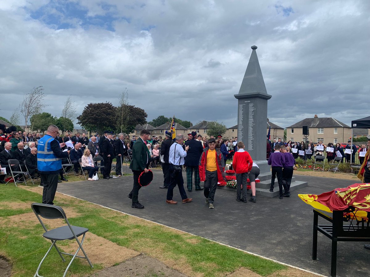 MrCarmichael94's tweet photo. Very proud of all the @StMungosFalkirk pupils who attended the unveiling of a war memorial in our local community, Bainsford, today. Well down to all involved🌟 https://t.co/s35MIDGYL8