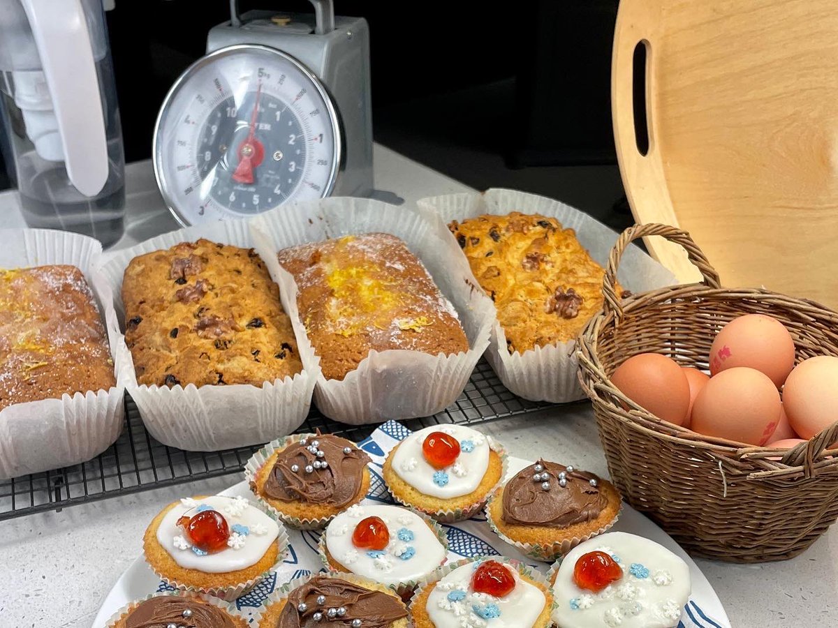 ValBright4's tweet photo. Cakes as well as Art tomorrow #suffolkopenstudios #cakesandart #allwelcome https://t.co/sKdOvsSzgn