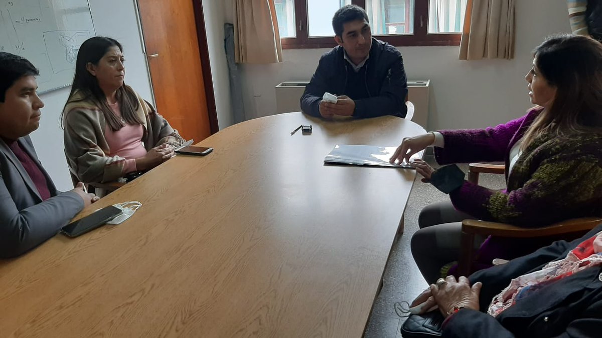 mclaudiaortiz's tweet photo. Gracias al intendente @RicardoRomero y a los Concejales del Dpto Gral Ángel Vicente Peñaloza por la donación del terreno para la construcción de nuestra casa en #Tama
#APOSFederal #EstamosParaCuidarte https://t.co/b9pWEeTf9h