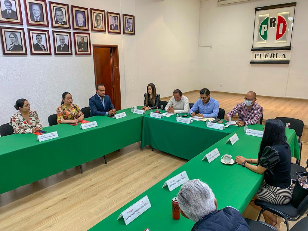 PRIdePUEBLA's tweet photo. En sesión de la @CEPI_PRIPue fueron aprobados los Órganos Auxiliares para la jornada de registro de los aspirantes a las dirigencias de los Comités Municipales, que se efectuará el próximo 11 de junio.

#PueblaEsPRImero ✅ https://t.co/u5HvbfmEUL