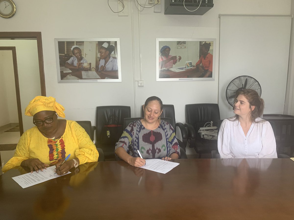 UNFPASierraleon's tweet photo. Today, with support from @IrlEmbFreetown, we handed over a vehicle to the National Secretariat for the Reduction of Teenage Pregnancy &amp; Child Marriage to help them deliver on their critical mandate through coordination, monitoring &amp; supervision of their work. https://t.co/ekaBThavqa