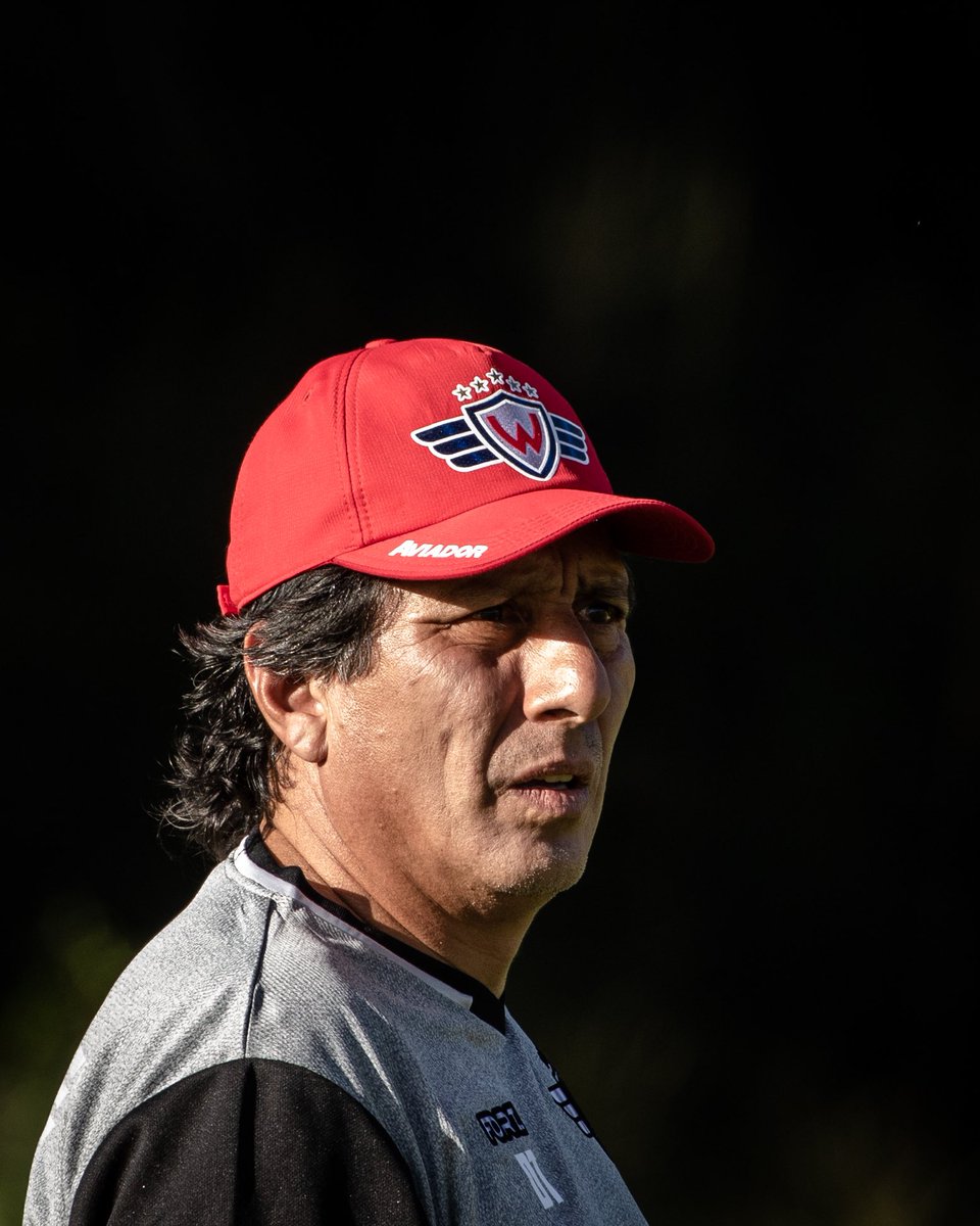 ¡Capitán al mando de la nave!🫡🛩

Álvaro Peña arranca su segundo ciclo como estratega Aviador. 

📸: <a href="/PeredoAmpuero/">Daniel Augusto Peredo Ampuero</a> 

#wilstermann #rojoaviador #rojodemivida