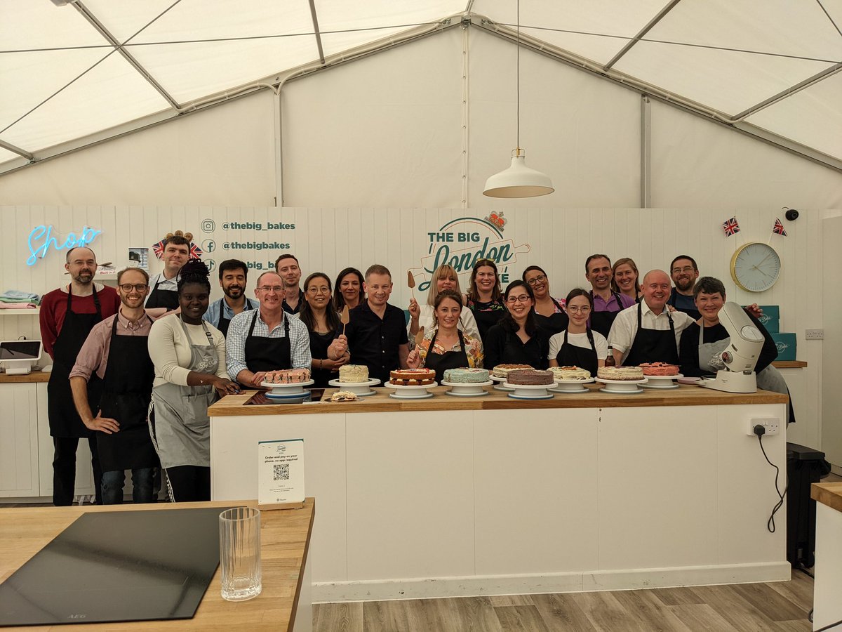 nano_nick's tweet photo. Thanks @TheBig_Bakes for a fantastic #RMID social! Who would've thought scientists would make such beautiful cakes 😂 https://t.co/JGG6SD3Z10