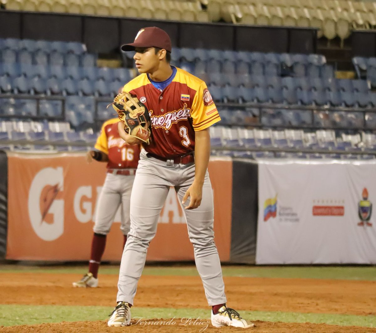 barinas2009's tweet photo. @psuv_Maduro Presidente mi hijo pertenece a la seleccion de vzla en el premundial q se esta efectuando en carabobo y necesitamos el pasaporte para hoy seria lamentable q pusieran los juegos bajo protesta por esto necesitamos de su ayuda https://t.co/EyiAAozuO9