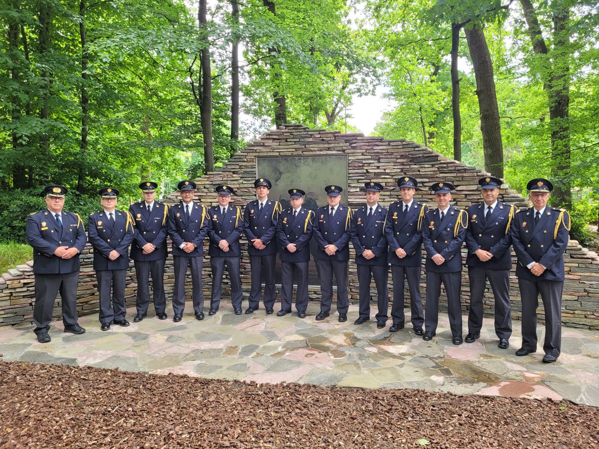 Vandaag de HOvD opleiding afgesloten bij het <a href="/NIPV_NL/">NIPV</a>. Veel nieuwe mooie vakmensen leren kennen uit heel het land. Tijdens afsluiting stil gestaan bij het brandweermonument. <a href="/vakbekwaam_VRR/">Vakbekwaamheid VRR</a>