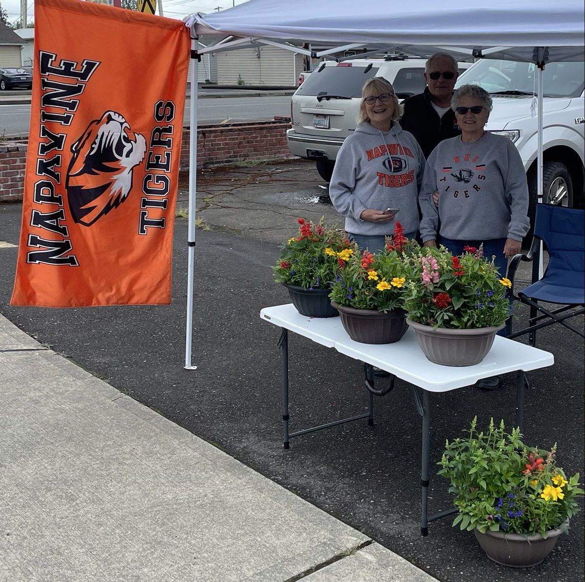 kurtfolson's tweet image. Napavine Booster Club selling flower bowls at Napavine fire station.