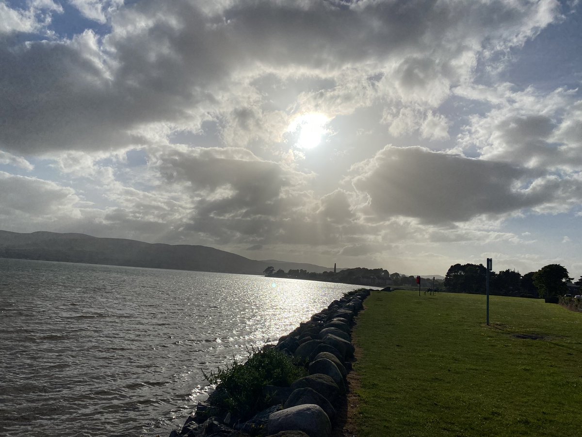 BillFarrell2's tweet image. Capture from Yesterday Evening.
The Evening Sun shines upon the Lough.
#photography #photographer #Ireland #rostrevor #carlingfordlough #sunset #evening