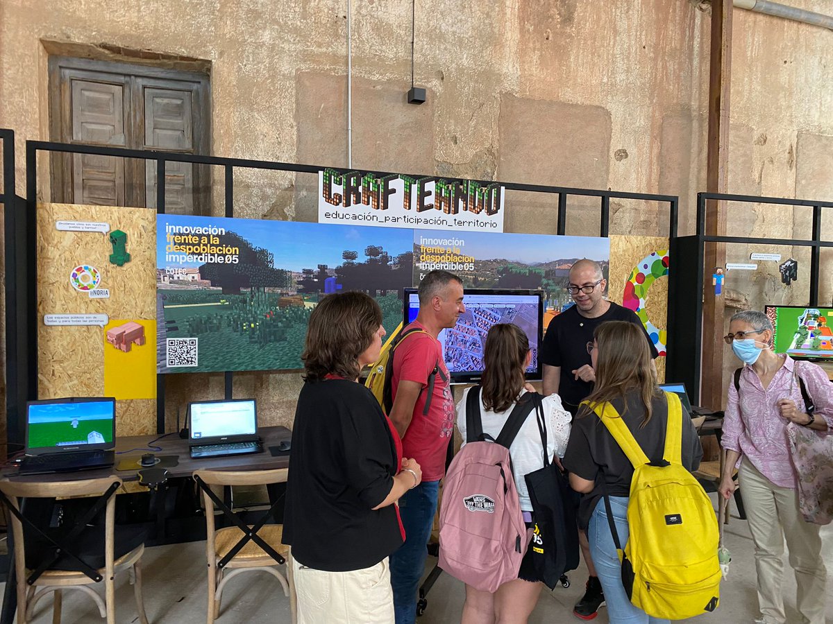 ArrabalAID's tweet photo. Videojuego+#innovaciónsocial+ participación sobre el territorio es la fórmula #Crafteando @lanoria_mlg+@FundlaCaixa+@ArrabalAID+@Asoc_Oleaje que conecta a los participantes de #Imperdible_05 @Cotec_Innova con el mundo rural ofreciendo una mirada constructiva vía #Minecraft. https://t.co/MLguSwbNKi