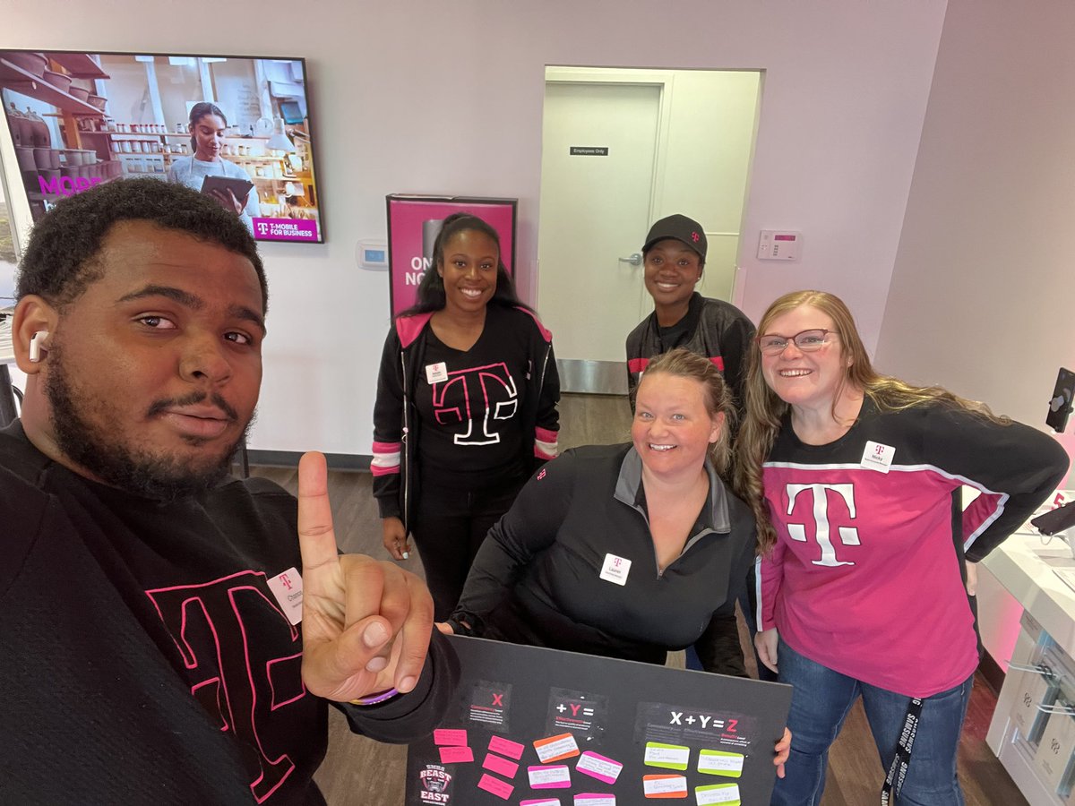 tmobile2srg's tweet photo. Team Meeting today! We’re always working on ways to serve you best. Come experience some of the best customer service in town! Serving the Southside of Lansing, the #UncarrierWay https://t.co/XvVdw3OTTG