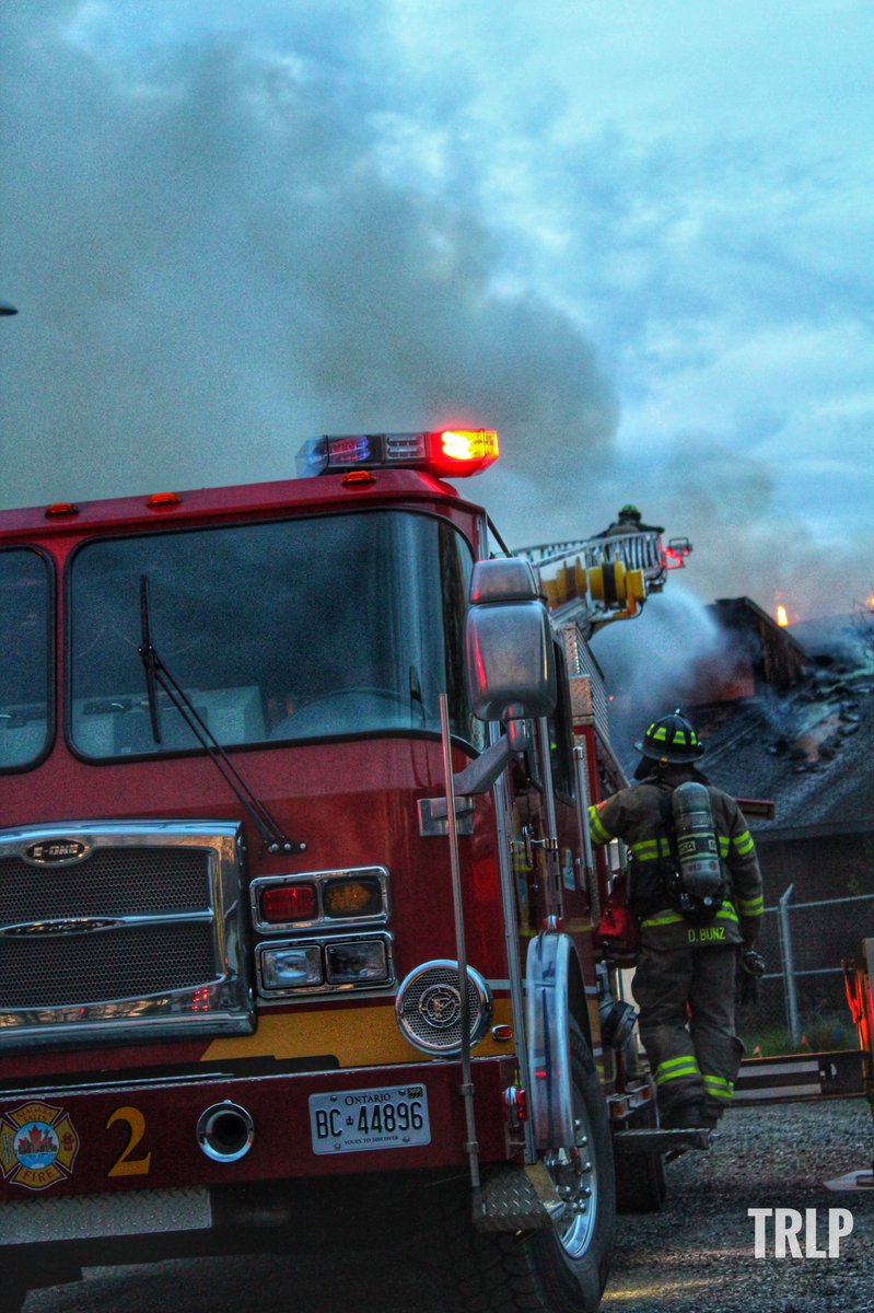 Niagara Falls Fire Department Aerial 2 on scene of a structure fire <a href="/NFPFFA/">NFPFFA L528</a> <a href="/Niagara_411/">Niagara_411 🇨🇦</a>