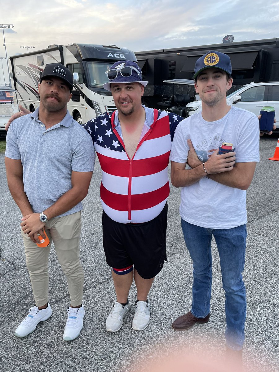 2003_nuxley's tweet photo. @WWTRaceway @ChrisBlair4B @NASCAR A lot of drivers took time to say hey and take photos. πππ»πΊπΈπ» #RedneckRV https://t.co/E7iiDFmYm8