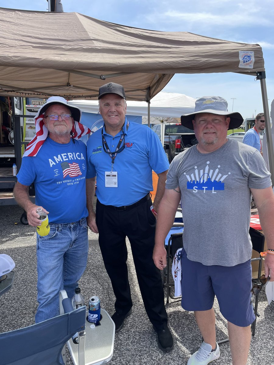 2003_nuxley's tweet photo. @WWTRaceway @ChrisBlair4B @NASCAR A lot of drivers took time to say hey and take photos. πππ»πΊπΈπ» #RedneckRV https://t.co/E7iiDFmYm8