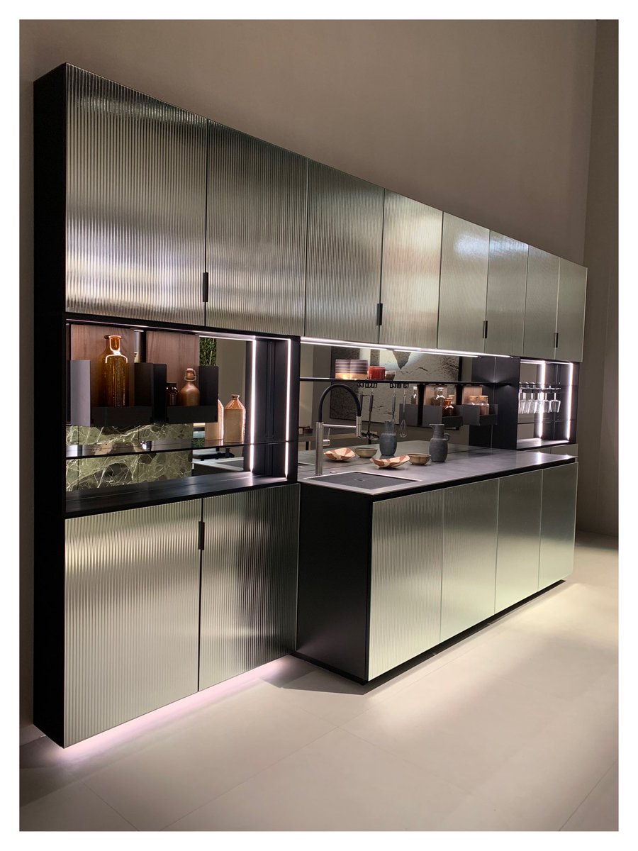 b_bozzi's tweet photo. #cesarkitchens #cesareurocucina2022 #photography #lovemyjob #Salonedelmobile2022 #designweek Cesar cucine, come sempre, grandissimo stile. https://t.co/qjFFSdT5xS