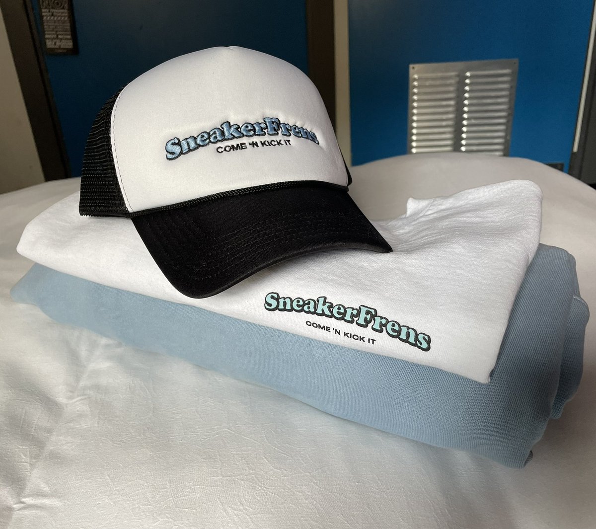 big love to <a href="/SneakerFrens/">SneakerFrens</a> for the airdrop! 💙🧡 
this team puts community first unlike any other I’ve seen. keep an eye out for what they got cooking, exciting stuff in the works 👀👟🫡 #SneakerFrens