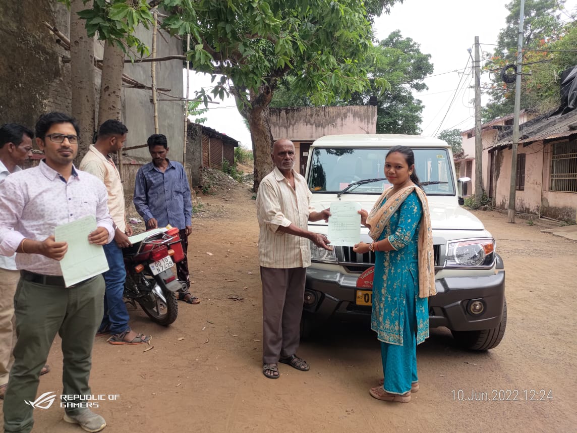 Delivery of RoR at Door step . 22 nos of patta distributed today. Postal delivery of RoR is also continuing.@dmkoraput @SdmJeypore @rdmodisha @MoSarkar5T