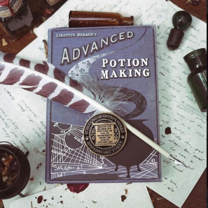 Can you remember one of the potions Boomslang Skin is used in? 💚🧙‍♀️

📸:denisesdittany 
🛍️Link to Shop: bit.ly/2MzZKK0