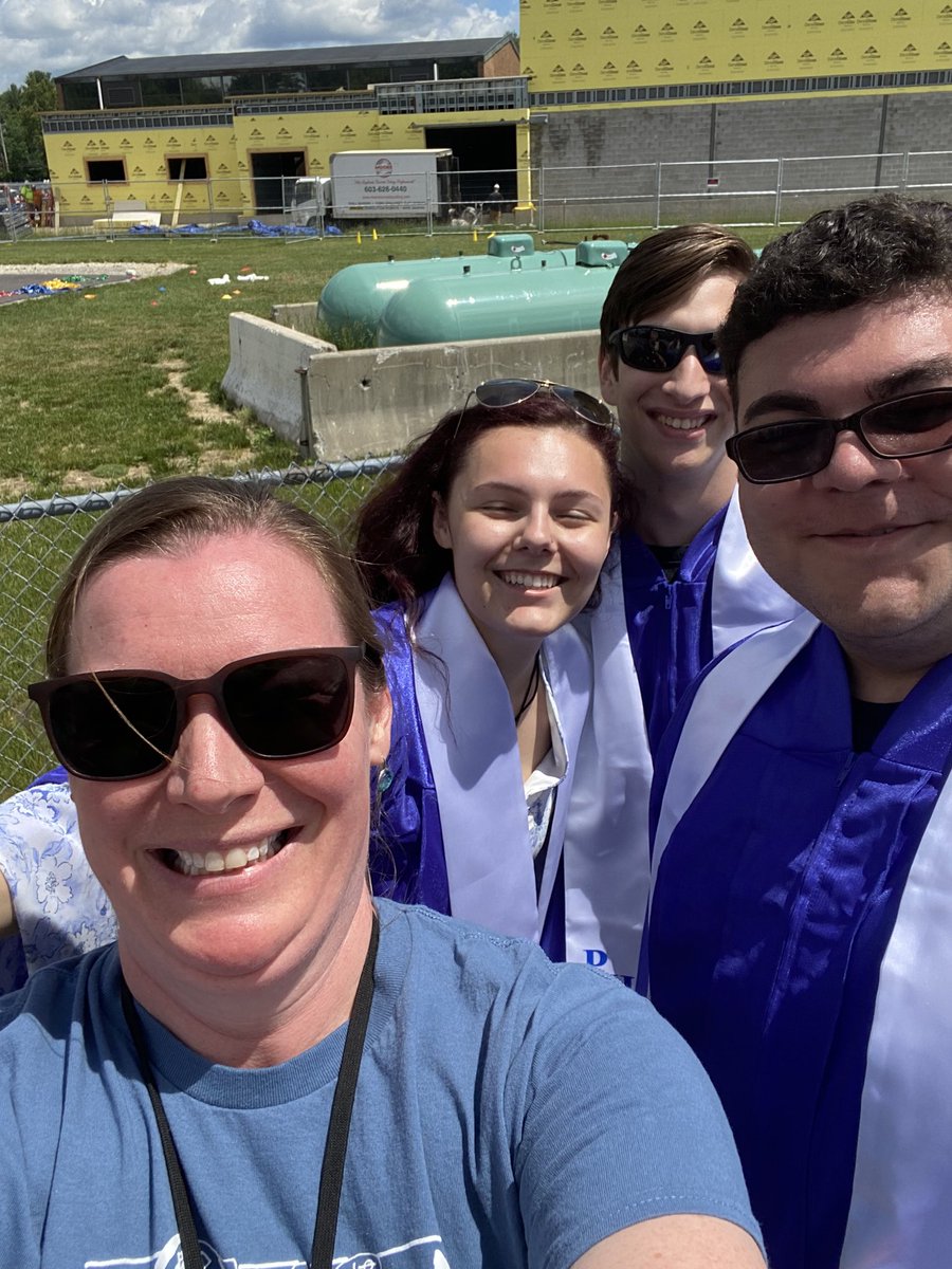 ATubaToothpaste's tweet image. CONGRATULATIONS to the PHS graduates!! (Sorry if I missed a photo with you!!)