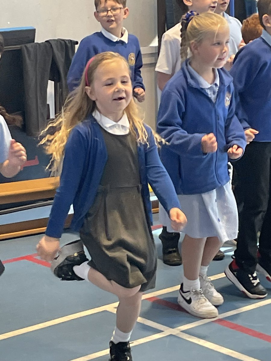 StJohnsPSAyr's tweet photo. P2 and P3 have been enjoying rehearsals for their upcoming show โThereโs a Sunflower in my Supperโ which will be performed at St Margaretโs Cathedral on Thursday! ๐ป๐ถ๐ค #6sleeps #superstarsingers https://t.co/myfFanewPa