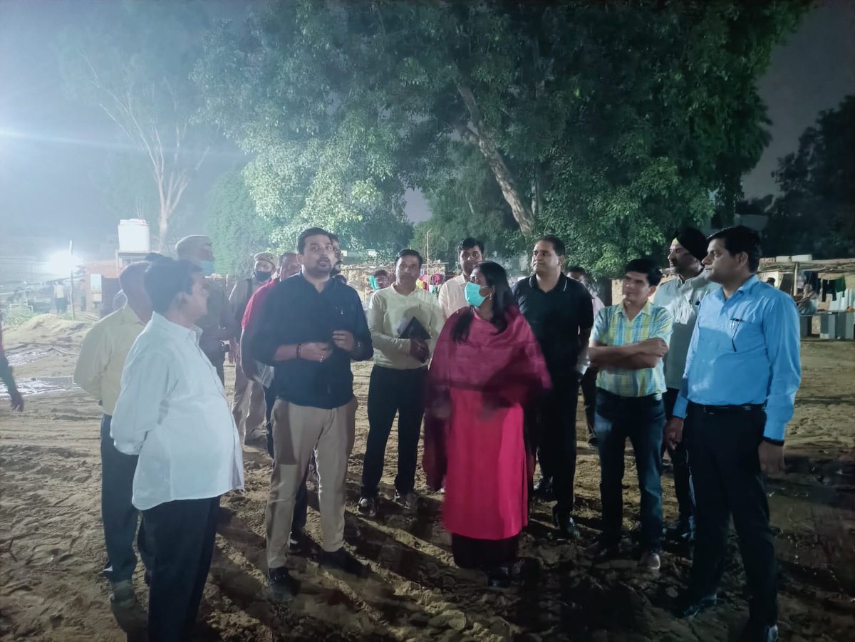 CommissionerBa1's tweet photo. आयुक्त, बरेली मण्डल द्वारा बरेेली स्मार्ट सिटी निर्माणाधीन अर्बन हार्ट व मेजर रोड फेज-1 का स्थलीय निरीक्षण किया।@UpGovt https://t.co/y9JgyPysr4
