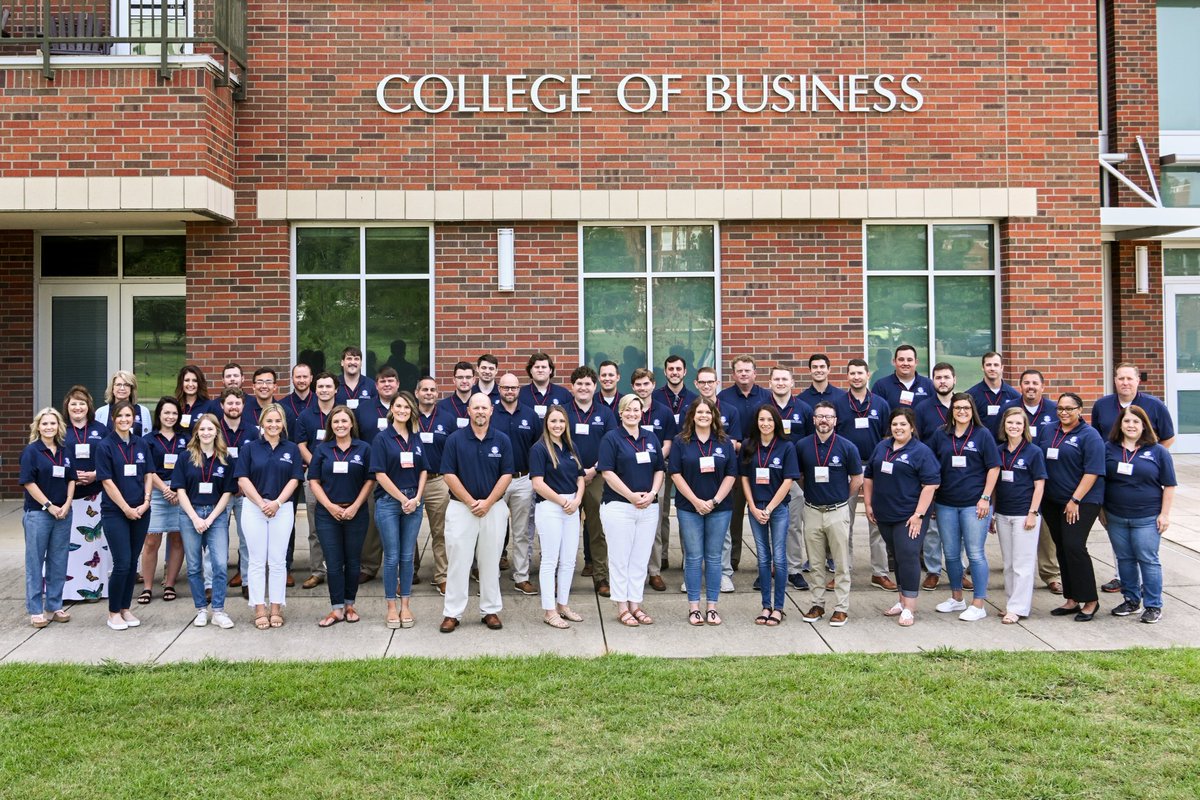 TheUncommonBank's tweet image. We were proud to represent at the Louisiana Tech School of Banking this past week with @LATechBUSN!

We were represented by Chief Credit Officer Sam Ponder, Retail Development Officer Josh Perot, CEO Brian Woodard, and banking students Reed Sexton &amp;amp; David Saleh. #uncommonbanking