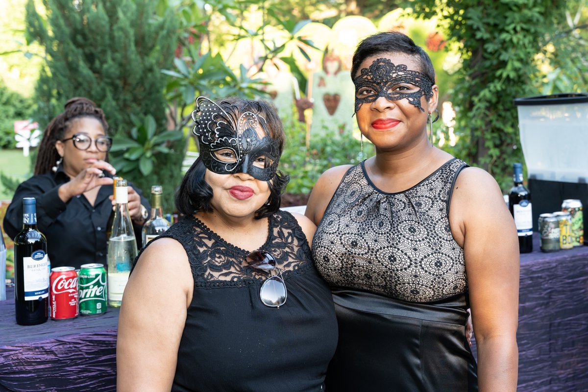 Let's see those masks! 🎭 Everyone brought their best last night! Here are a few of our GALA's stunning looks!
.
.
#Gala #RISEgala #RISEMemphis #RISE #FinancialFreedom #FinancialLiteracy #CommunityWealth #GenerartionalWealth #moneywise #investing #saving