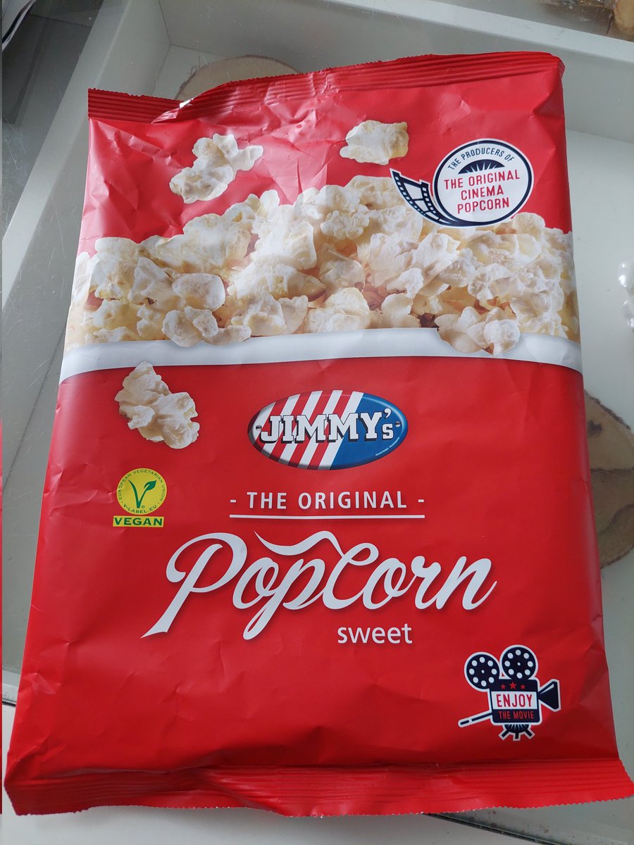 Elkebelke1973's tweet photo. Dit is de vreselijkste popcorn die ik tot nu toe heb gegeten! 😐 Deze is namelijk zo lekker, dat ik de zak al had leeggegeten voordat de film was begonnen 🤪😊 #weekendsnack #popcorn #genieten https://t.co/46nM4TbitL