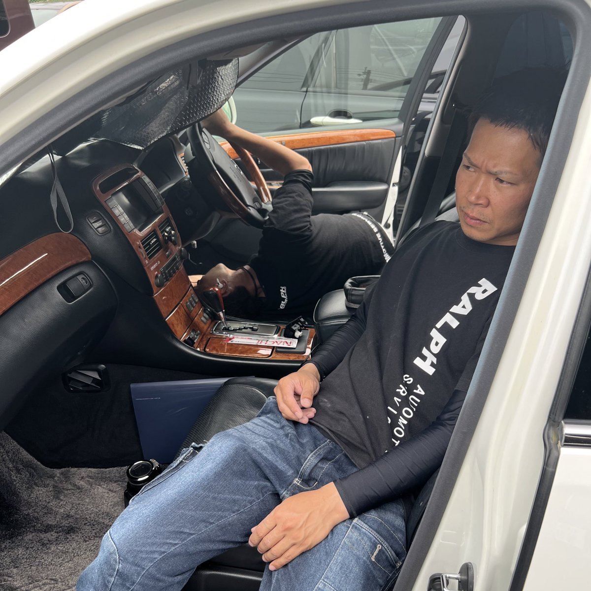 ralph_onga's tweet photo. ノーマルカメラで撮るなっておじさん達に怒られるけど私のアプリで撮ると凄いことなるから絶対ノーマルカメラのがオススメ😀👍🏾笑
#時空が歪む #なんか変 #おじーず #社長店長 https://t.co/lT70V9kyGN