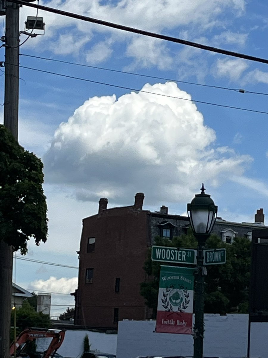 LanceLichtor's tweet photo. Every cloud has a silver lining. https://t.co/Z0CBvWsc1u