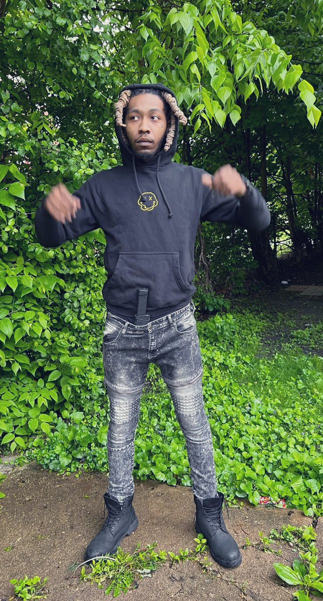 LL060Mac's tweet photo. Ca$h A Niqqa Right To His Master🦅⭐️☁️💥💥 Bet U Wish U Aint Take Dat Photo Next To Von Now U Plaster🌚 #getbackgang #llvon #outhea #daraq #fuckcash 💳 https://t.co/W3dfwYG0t1