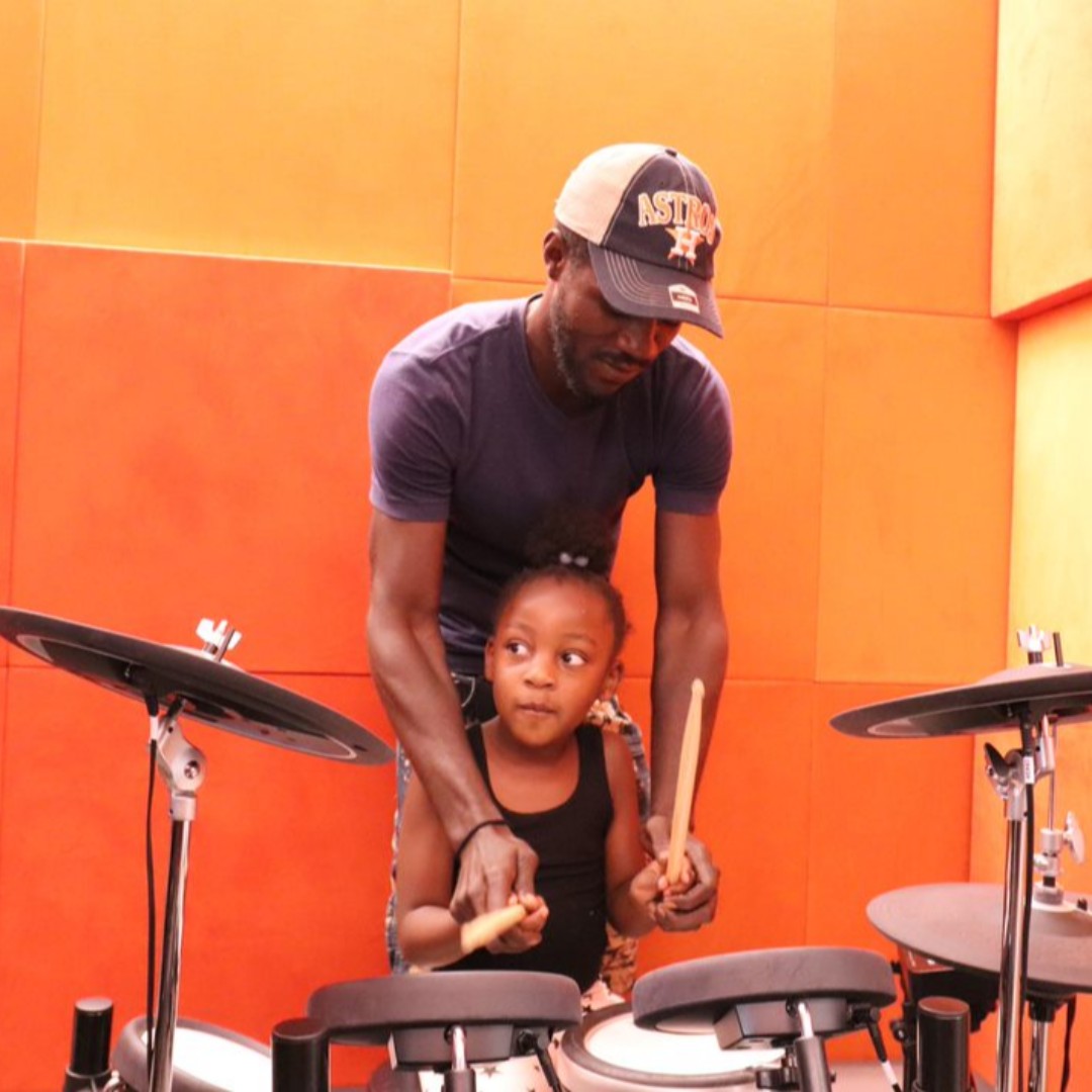 houstonlibrary's tweet image. With #FathersDay and #MakeMusicDay around the corner, now is a great time to record memorable melodies at one of our #TECHLink Music Studios. Reserve some time today: houstonlibrary.org/techlink #ILoveHPL