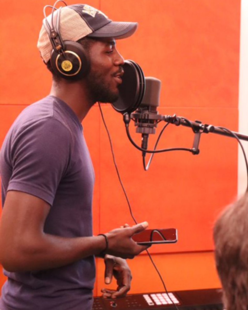 houstonlibrary's tweet image. With #FathersDay and #MakeMusicDay around the corner, now is a great time to record memorable melodies at one of our #TECHLink Music Studios. Reserve some time today: houstonlibrary.org/techlink #ILoveHPL