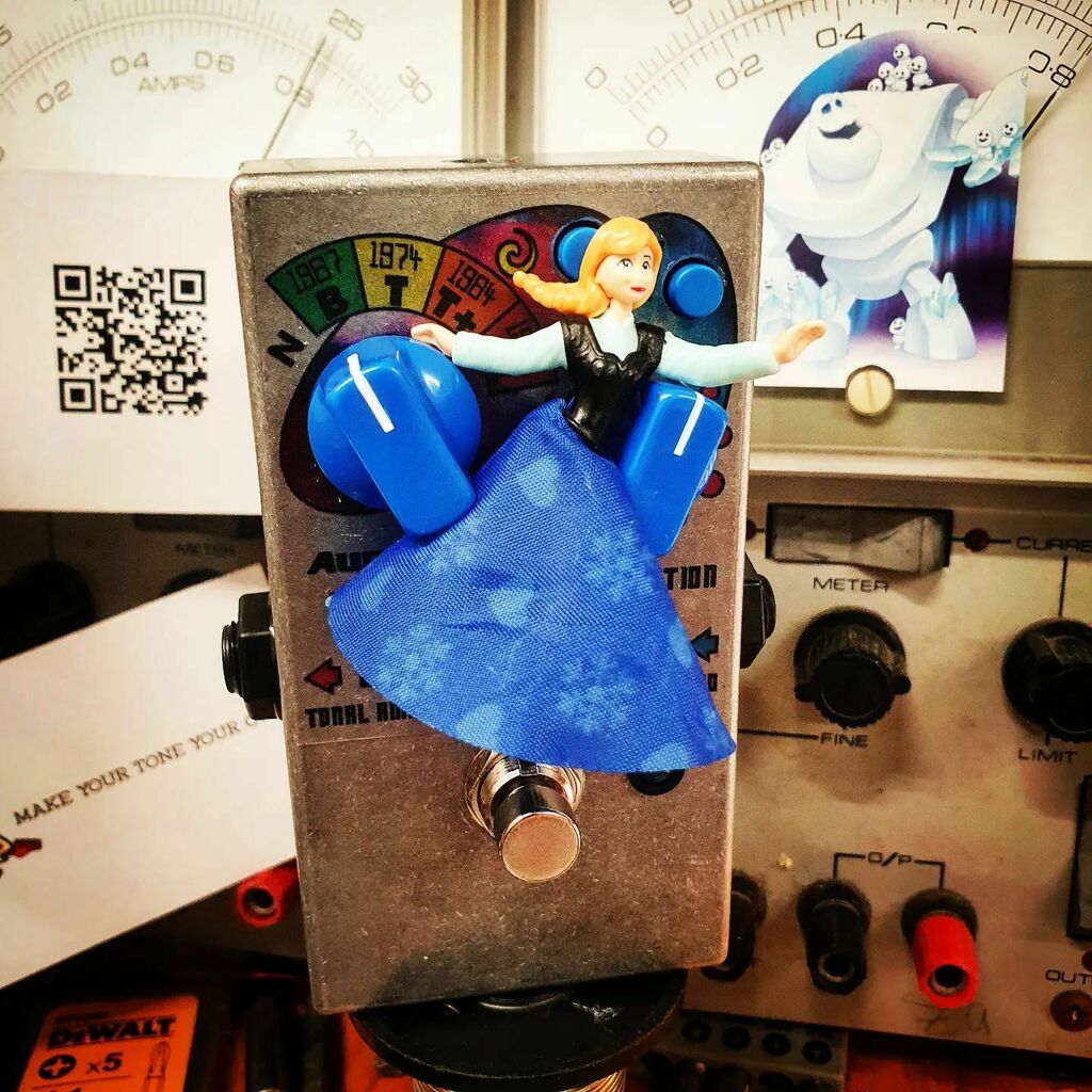 Elsa's got BOOST! #tonelordbooster #boostpedal so how about you? #audiostorm #seanmandrake #guitareffectspedals #fxpedals #fxobsessed #gottone #shredguitar #valveamp #tubeamp #madeinmanchester #1853studios